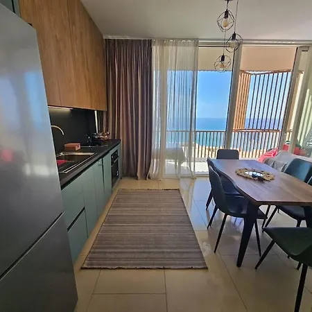 Apartment Jacuzzi 157-d Gc Palase